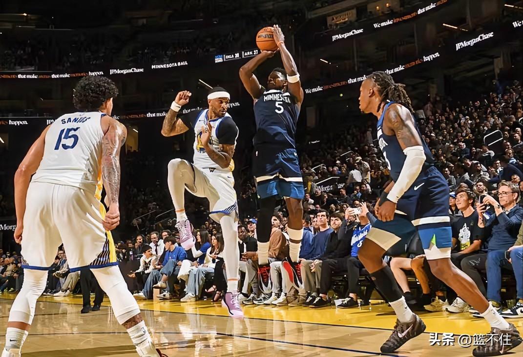 勇士伤无可伤，打成这样可以了。

当镜头扫到勇士替补席时那画面太惨了，只坐了两三