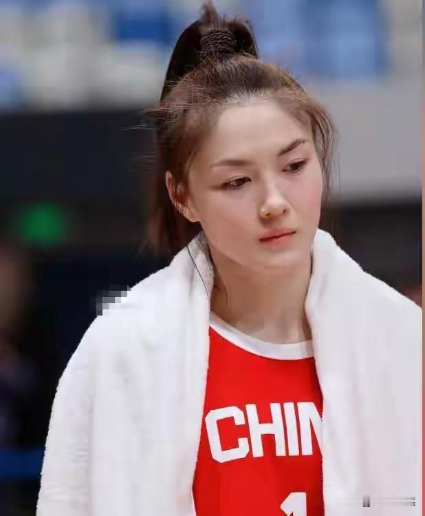 张曼曼有两大遗憾！
遗憾一是与国内联赛总冠军失之交臂。WCBA联赛24-25赛季