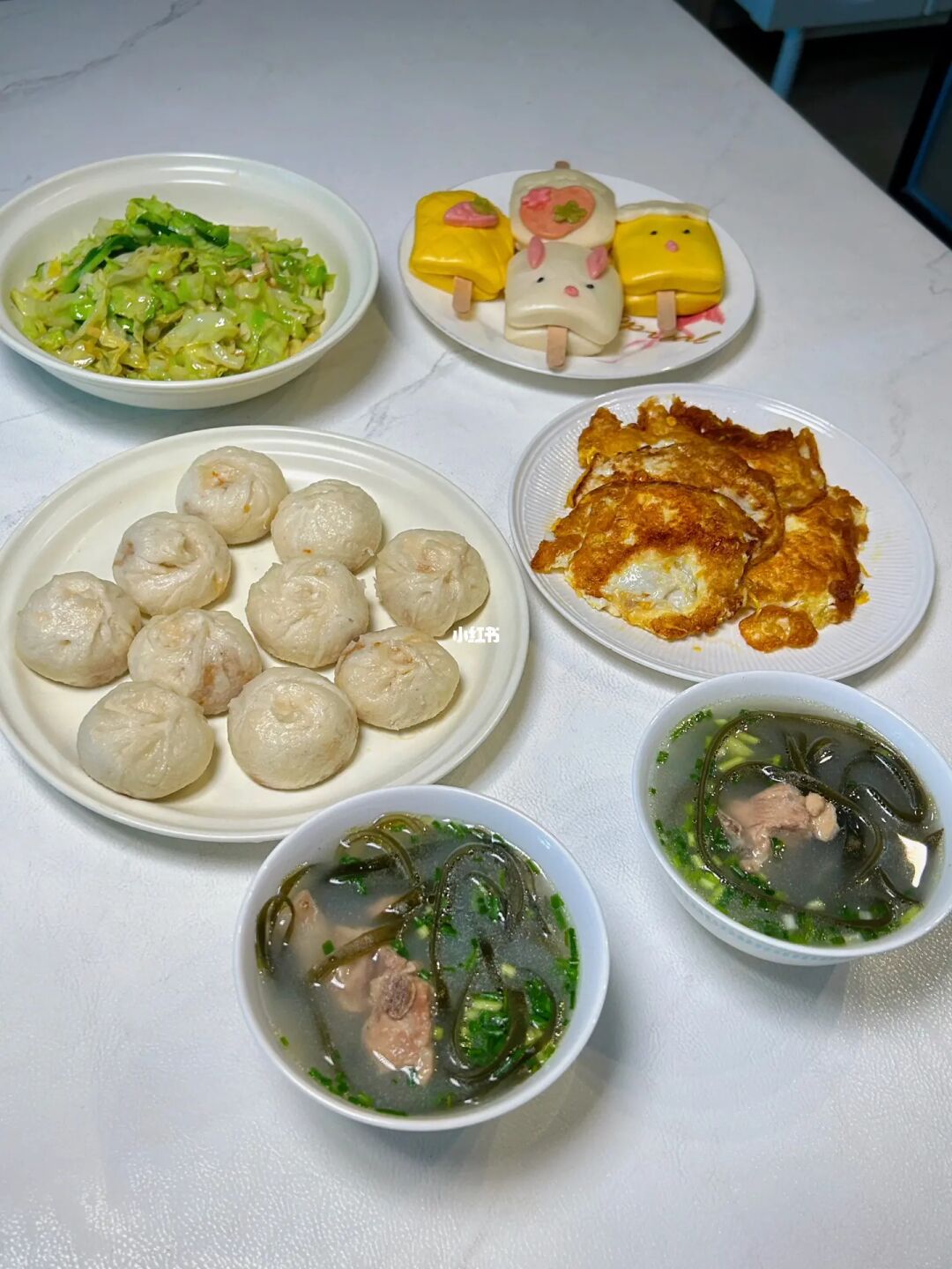 早午餐｜鲜掉眉毛的海带汤+小笼包，太舒服了！