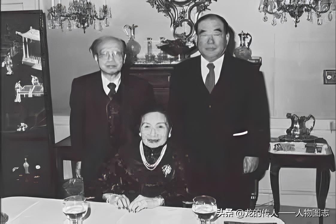 宋美龄在美国的家中，后右为郝柏村