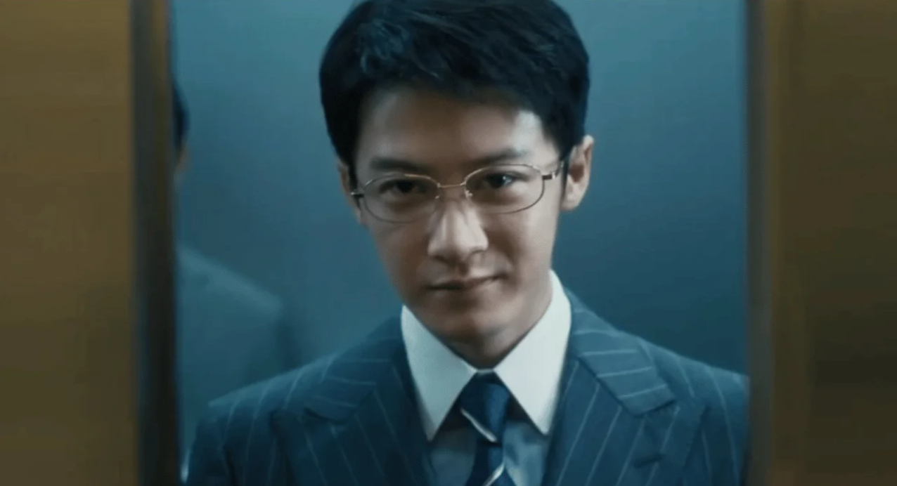 檀健次胡茬抽烟镜头 一个眼神让我很有想看的欲望，腹黑男主，是我的口味，有颜还有演