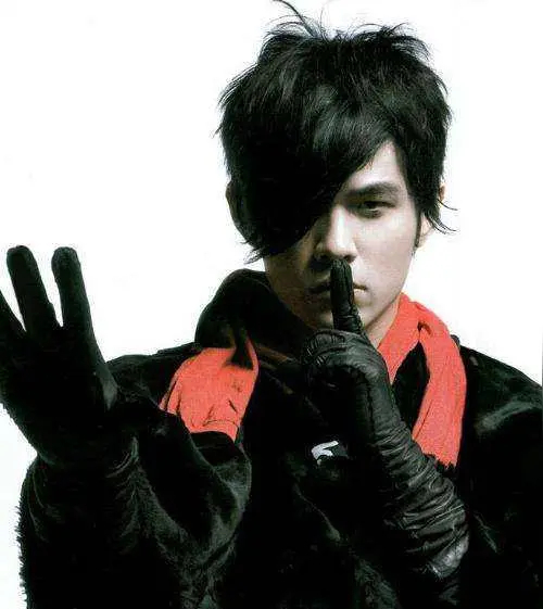 周杰伦杭州演唱会排面场外的交通管制都带着温柔，场内的荧光棒颜色随歌曲变换。周杰伦