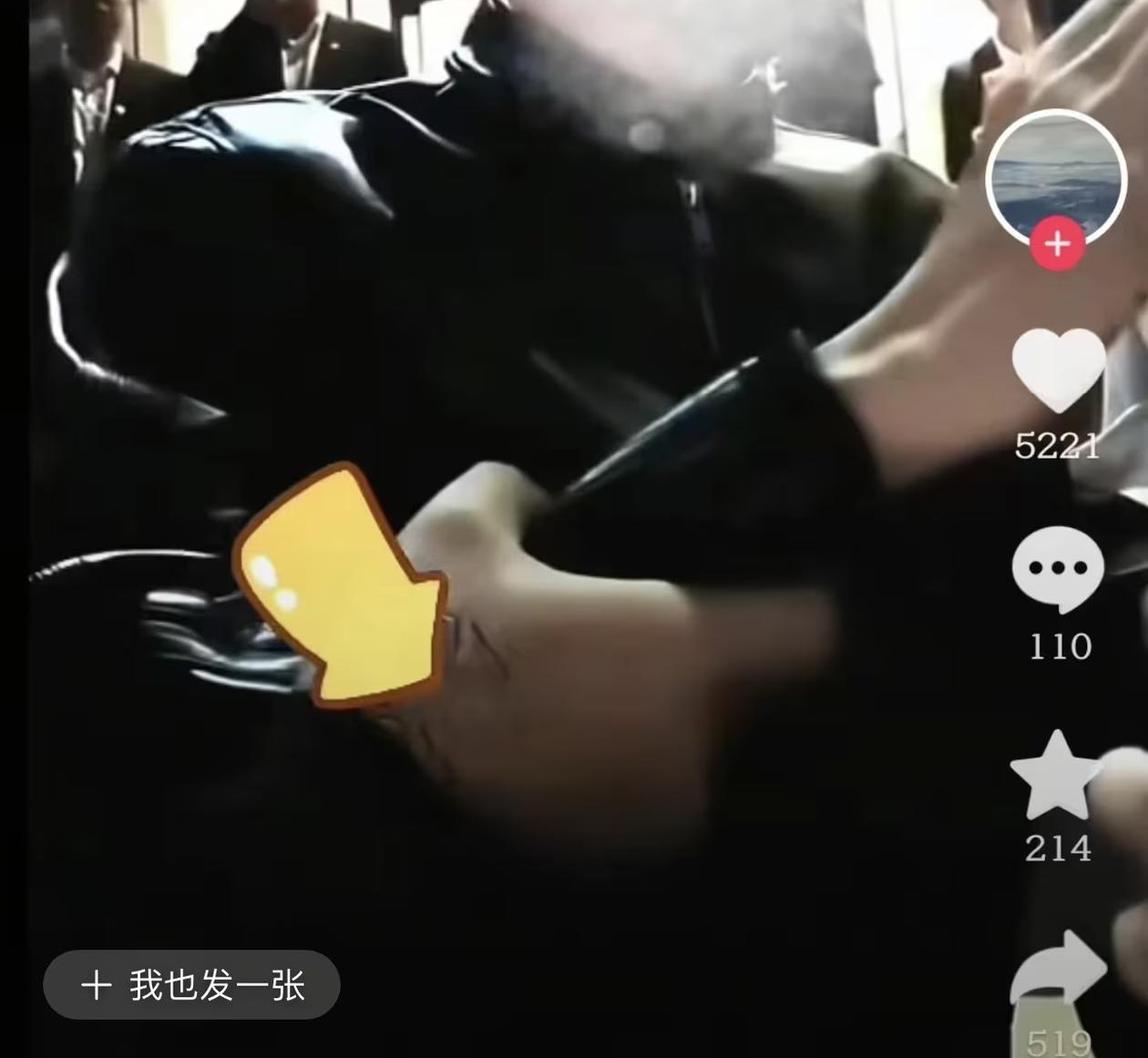 杜强是真强呀，

为了节约时间，

直接伸手去拉拽艺人，太直接了。

有一次线下