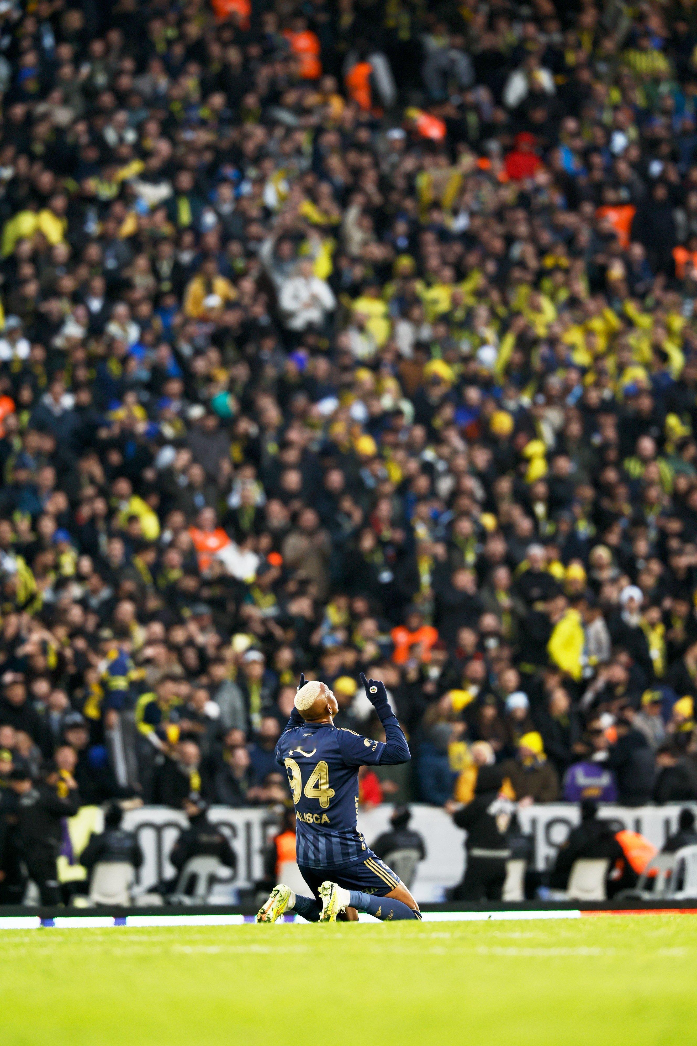 塔利斯卡25场14球费内巴切攻击群火力十足。除了广州旧将塔利斯卡，恩内西里本赛季