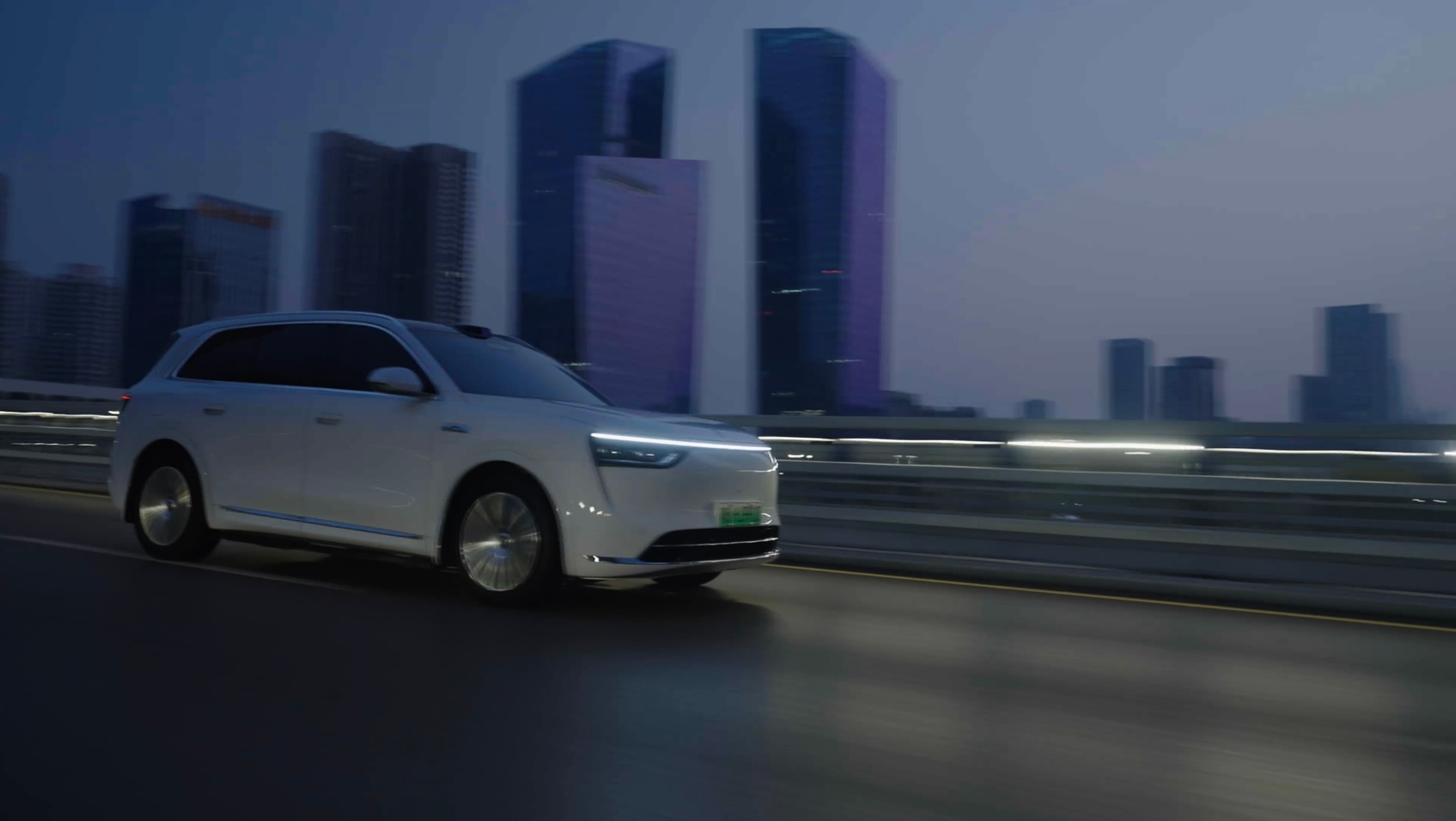 感觉身边好多人都换了问界！在家里跨年vs在外面跨年问界M8交付突破15万和问界一