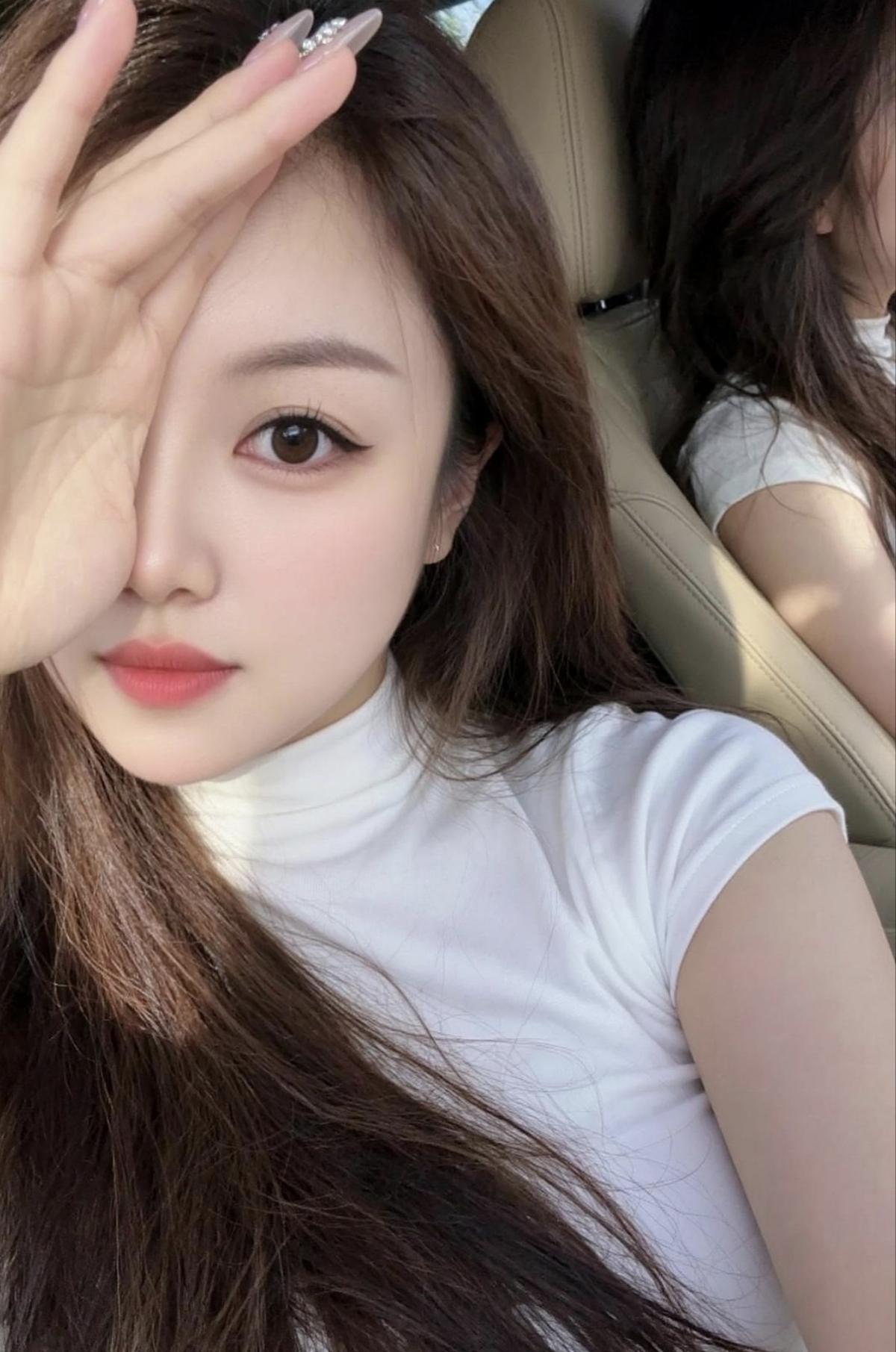 分享一下相册里的美女