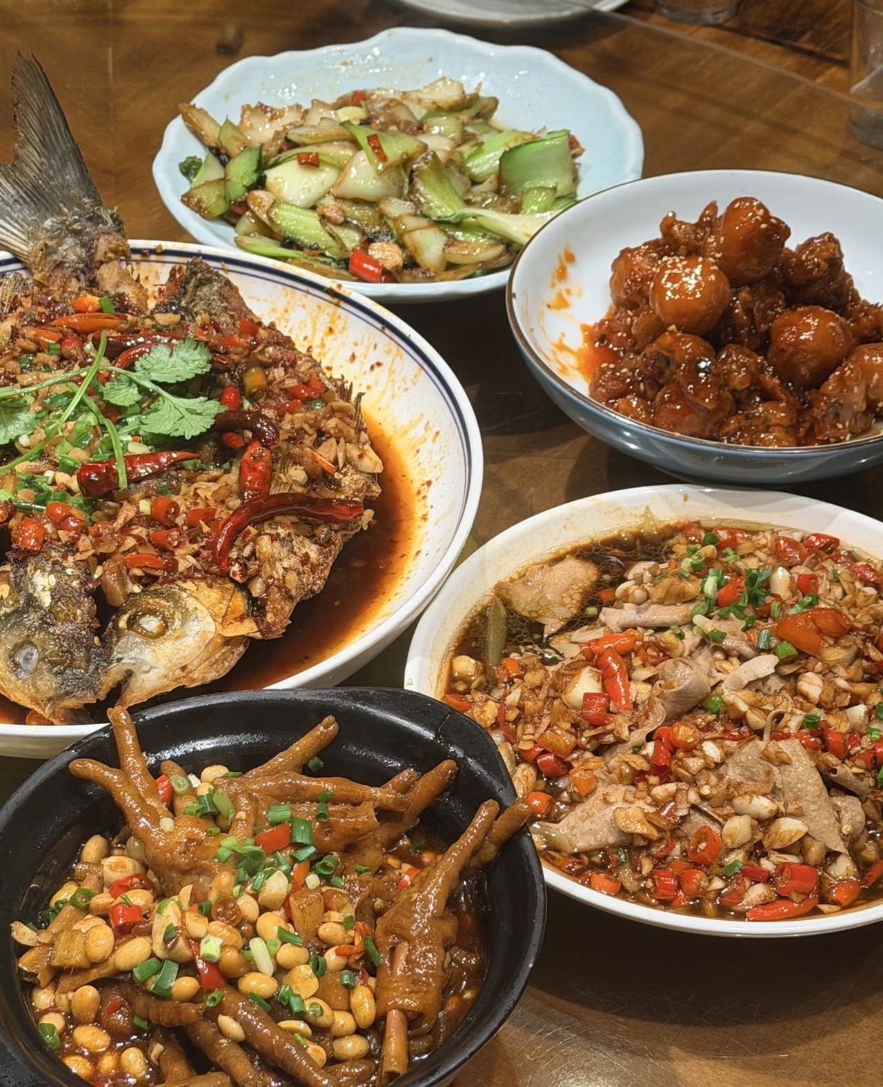 以后公婆要是不改掉这个毛病，再也不和他们一起出去吃饭了！

家门口新开了个饭店，