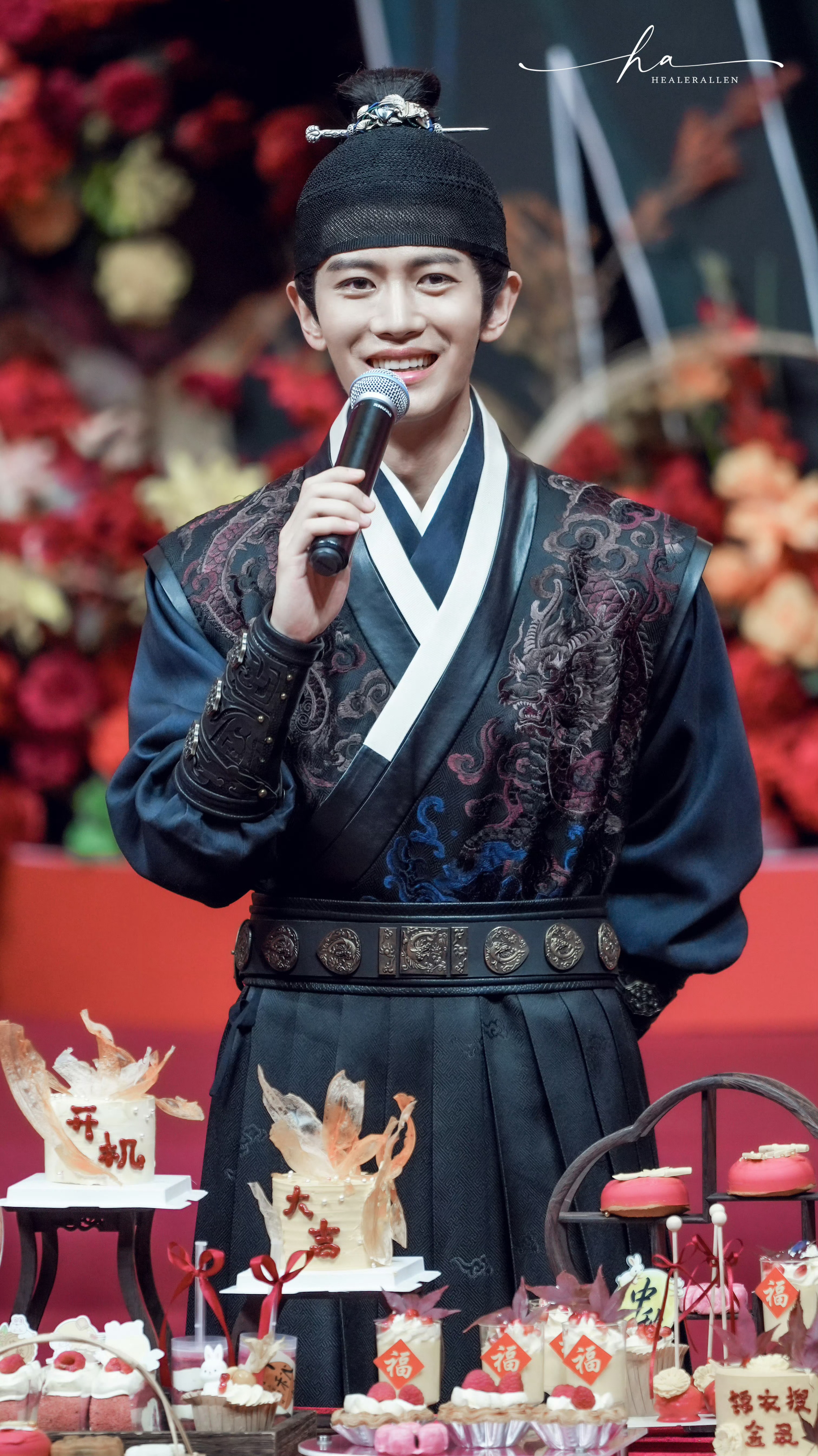 任嘉伦  感谢嘉人们为我做的一切你们做的所有的事情包括每件小事我都能看到    