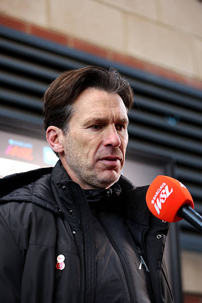 赛后采访   （米娅·恩德比）看到这种场景很不好受。她被担架抬下去了，我还没来得