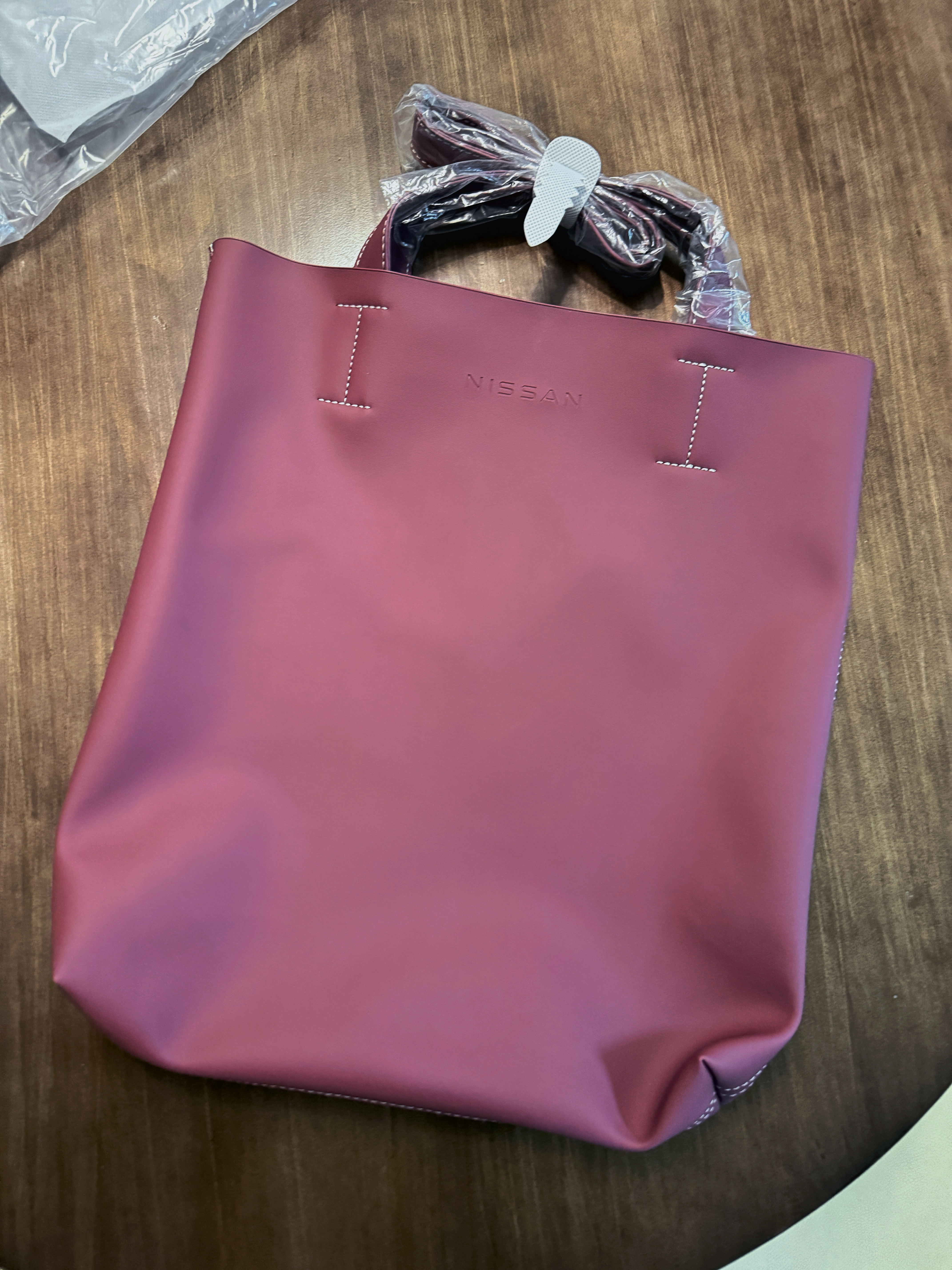 收到东风日产N6的限量款鸿运托特包了！！☺️迫不及待拍了几张出门上身照！✨这个包