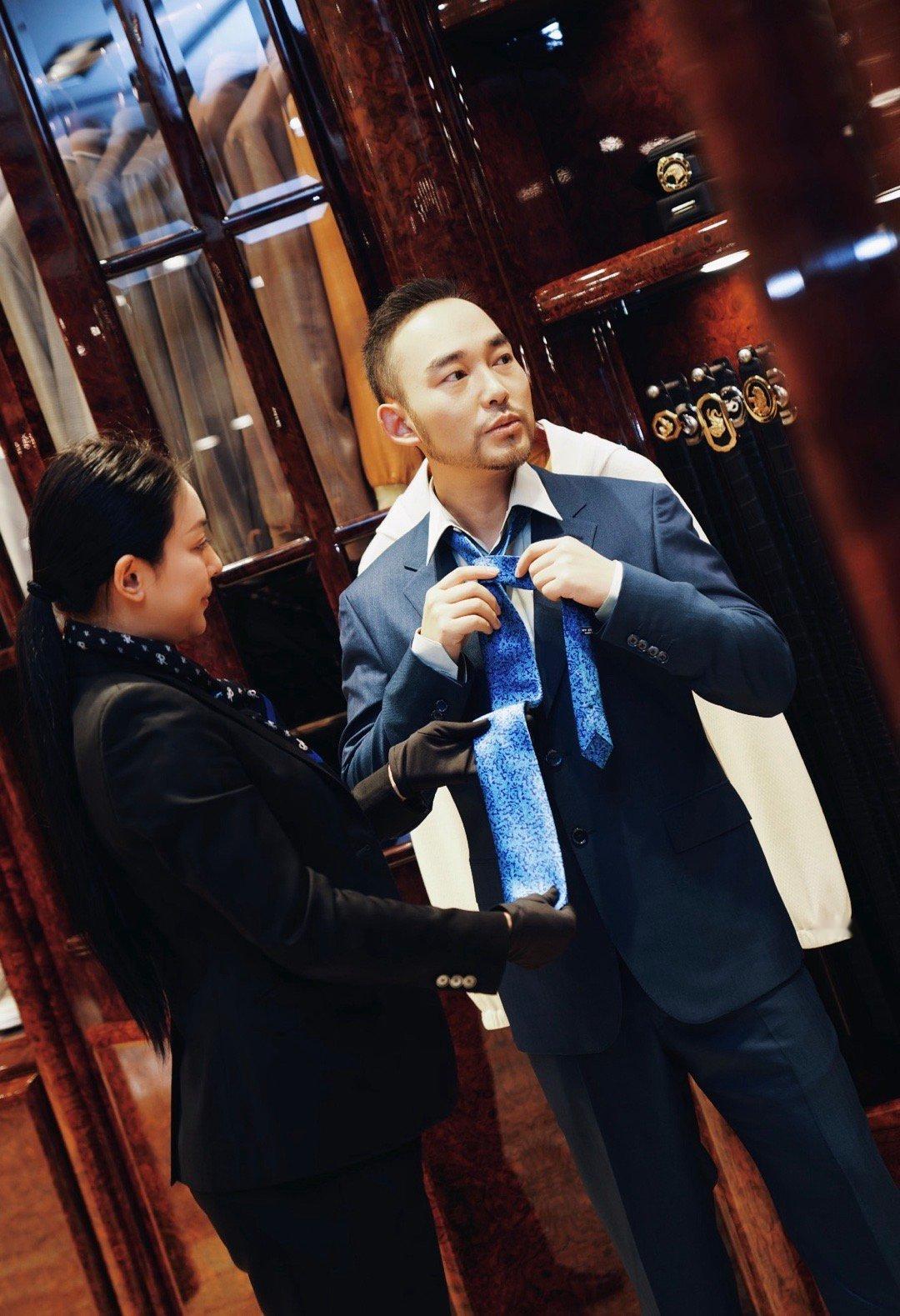 每年到了夏末🍃都要来半岛酒店逸龙阁预定一些给亲戚朋友们的中秋月饼🥮今年自然也