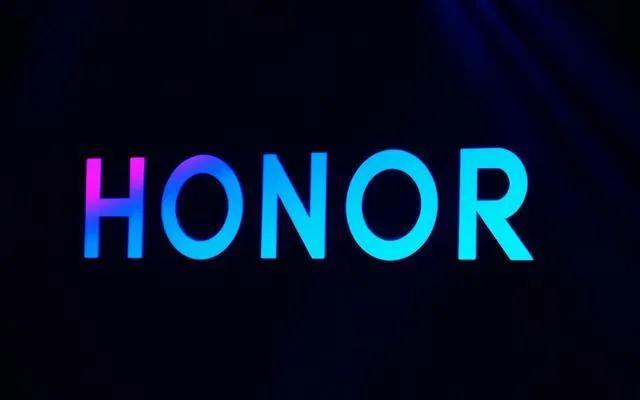 荣耀300
标准版骁龙7，
Pro版骁龙8 Gen3，
Pro+版骁龙8 gen