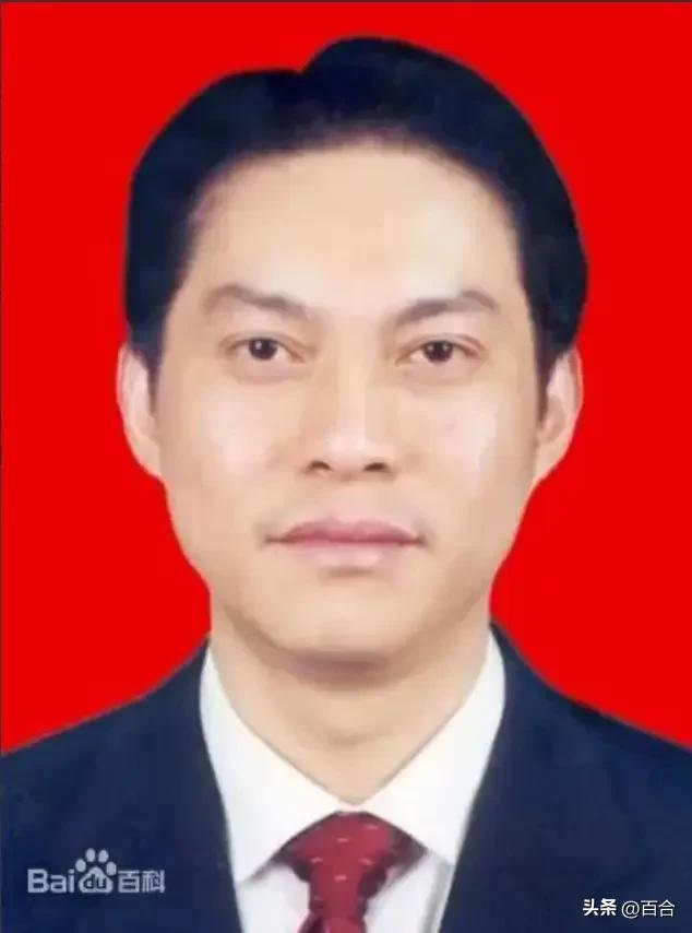 判无期后用一招“绝地求生”：供出300名公职人员，成功改写命运。胡健勇这个名字，