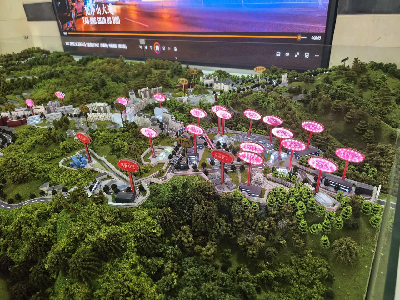 钒基钠电特指宁德时代聚阴离子（NVP:Na₃V₂(PO₄)₃）路线（储能专用）。