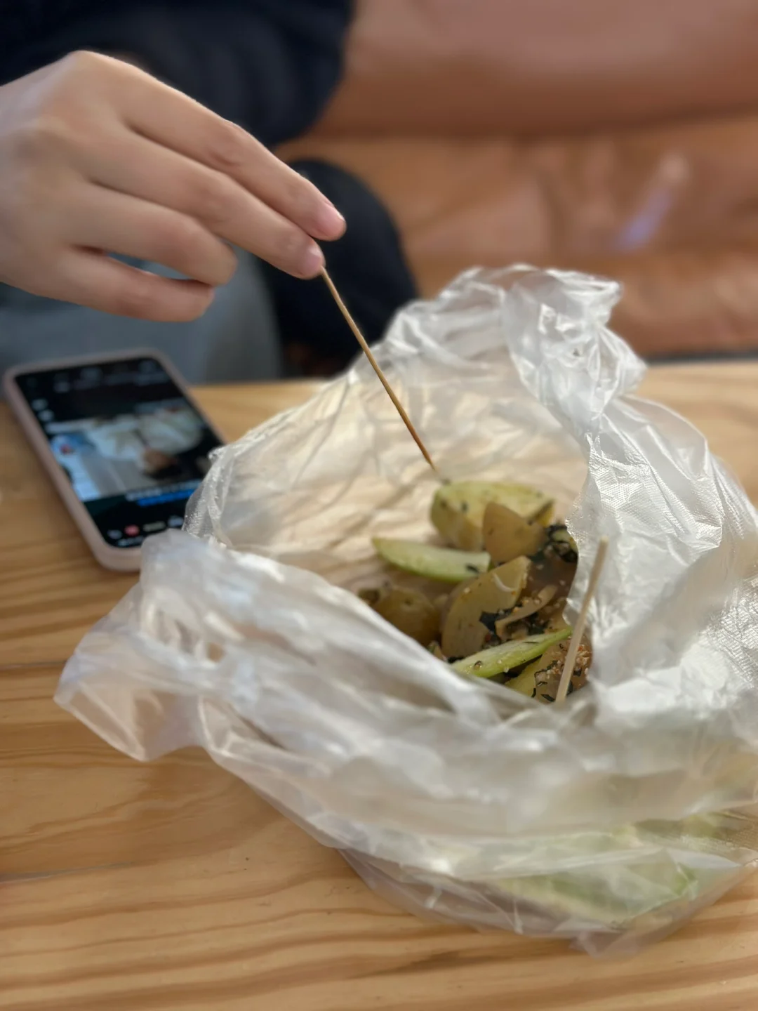 不敢发朋友圈，也不想告诉老公