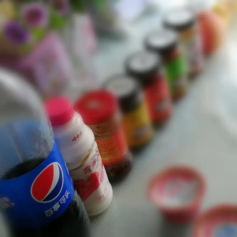 上联:品人间冷暖，求下联尝苦辣酸甜。