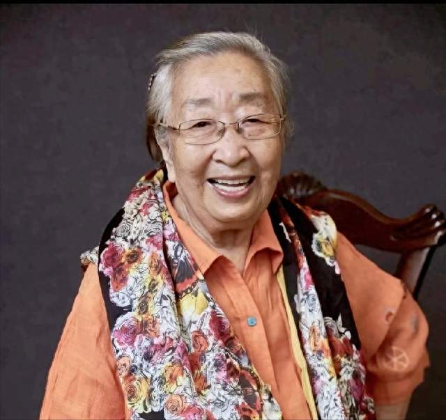 “荧幕上最亲切的国民妈妈”！一级演员彭玉逝世，享年93岁