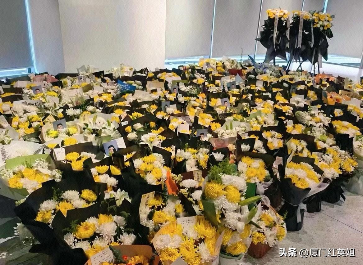 张雪峰去世后续，有恶意的内涵被平台惩罚，也有非常暖心一幕，其苏州公司到楼下被自发