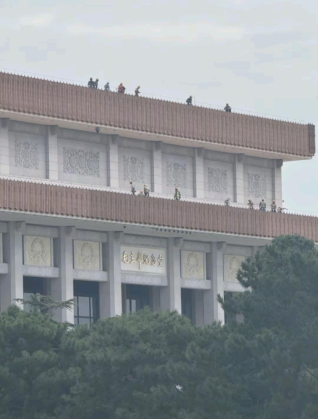 毛主席纪念堂要到8月31日那天，才能完成内部维修改造工程。对外开放的那天，等候瞻