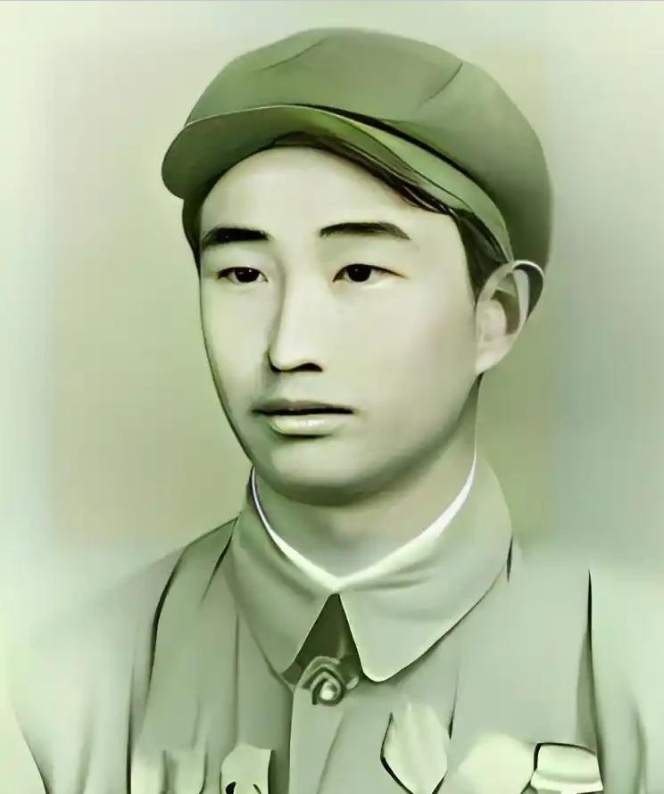 1943年，日军空袭时，18岁战士宋岭春仰面躲在草丛里，看飞行员探头出来，当敌机