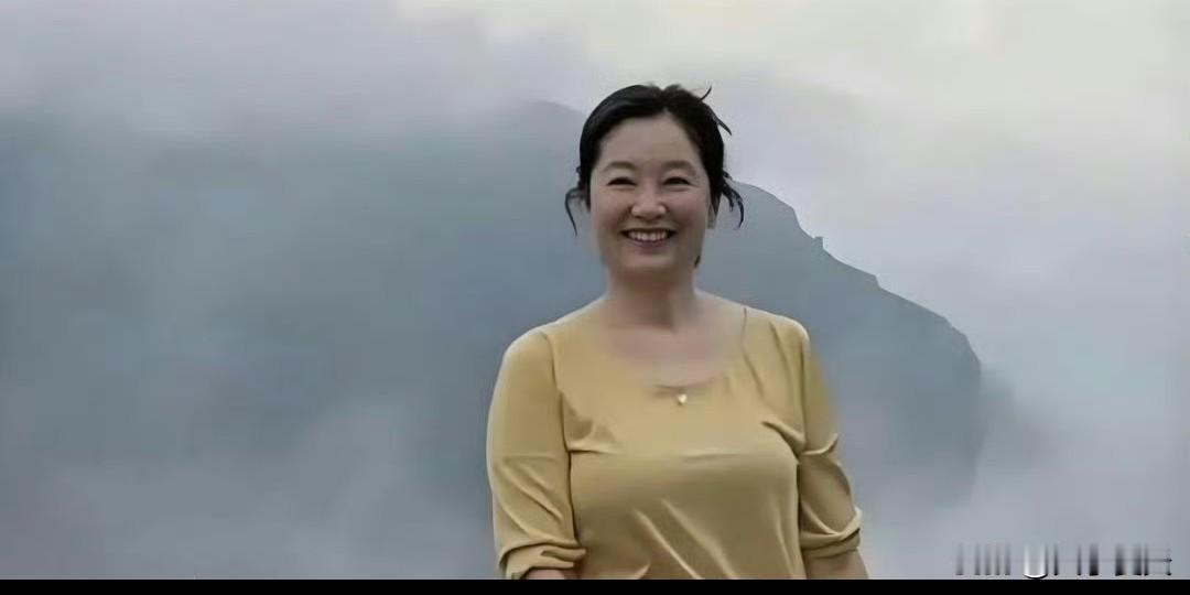 69岁林青霞太真实了！不做医美不刻意减肥，全程不装不作，照片里的状态就像真人站在