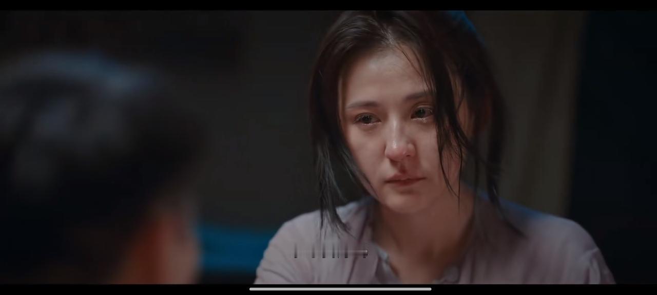 褚韶华为了让娘家以后的日子生活无忧，于是把“华顺药铺”四成的股份送给了褚母。
