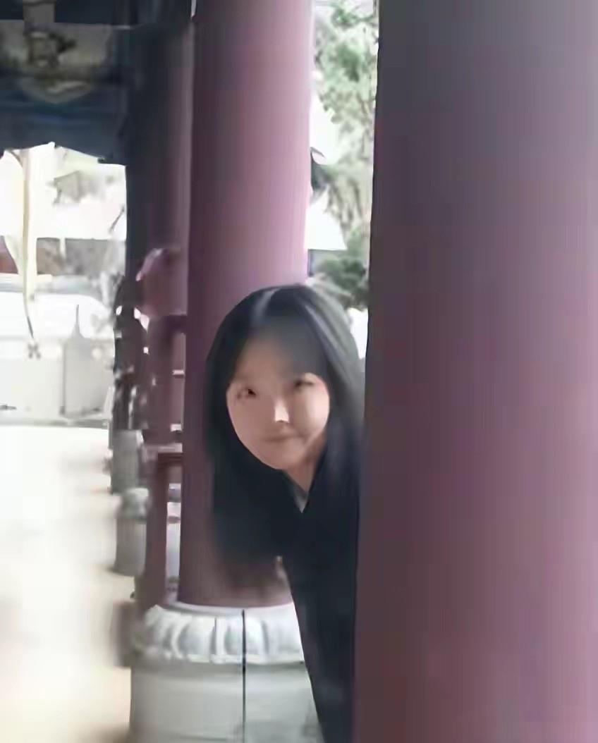 匈牙利诗人裴多菲有一首诗《自由与爱情》在中国经典绝纶，传唱不衰，就是:生命诚可贵