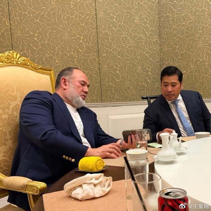 马来西亚王室 🇲🇾吉兰丹州苏丹穆罕默德在吉隆坡私人宴请泰国国王哇集拉隆功和第