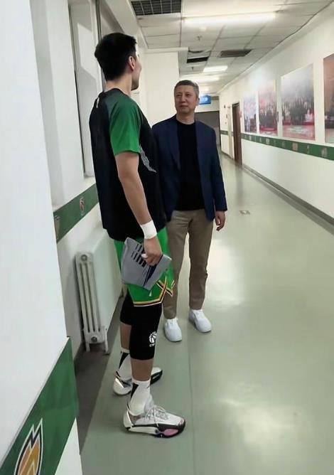 哈哈破案了，原来郭士强来辽宁是考察李晓旭的[大笑]

郭士强：小二，你最近表现不