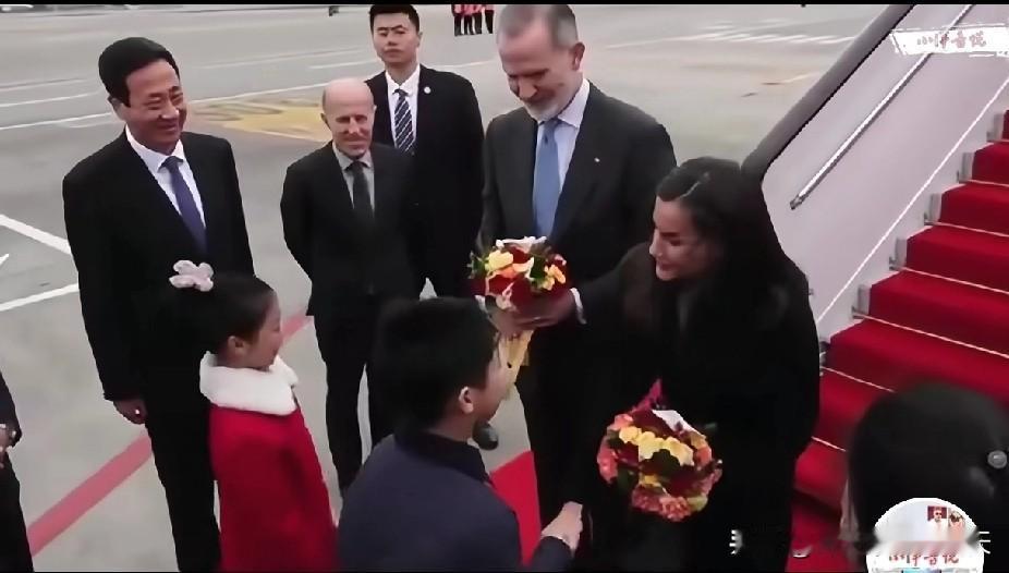 西班牙国王到成都还是挺方便的，从马德里直达成都，12小时左右航程。

到成都后，