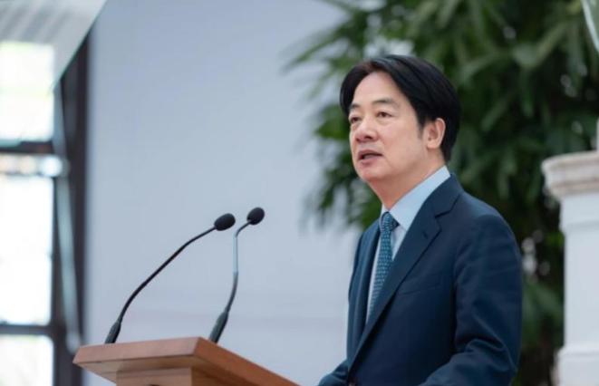 一场突如其来的人事提名风波，竟意外地扯下了台湾政治中那块维持已久的“遮羞布”。当