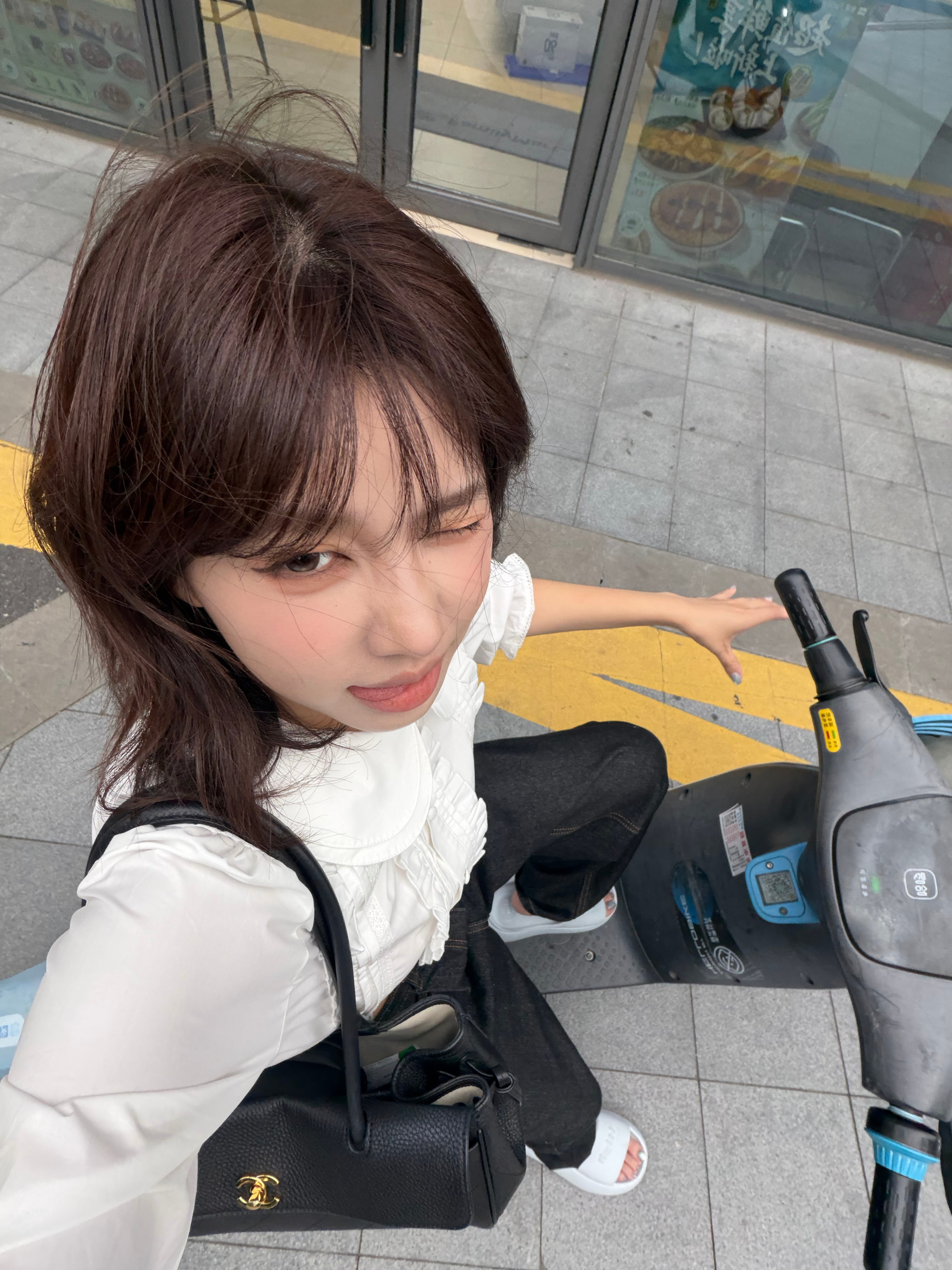 哈哈哈哈哈好蠢的live ​​​