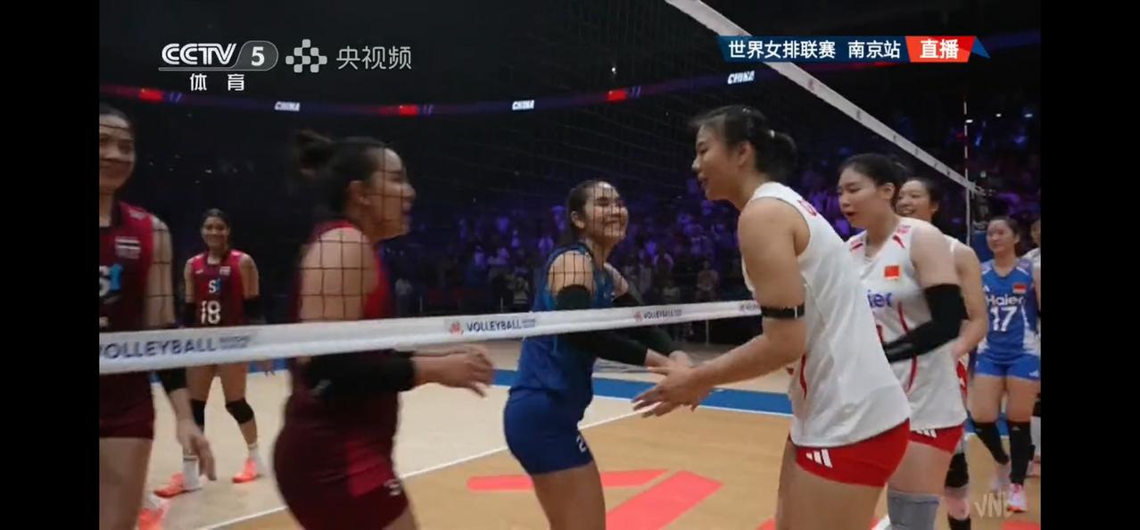 世界女排联赛南京站今天晚上中国女排迎来第2个对手泰国女排，在世界排名上中国女排位