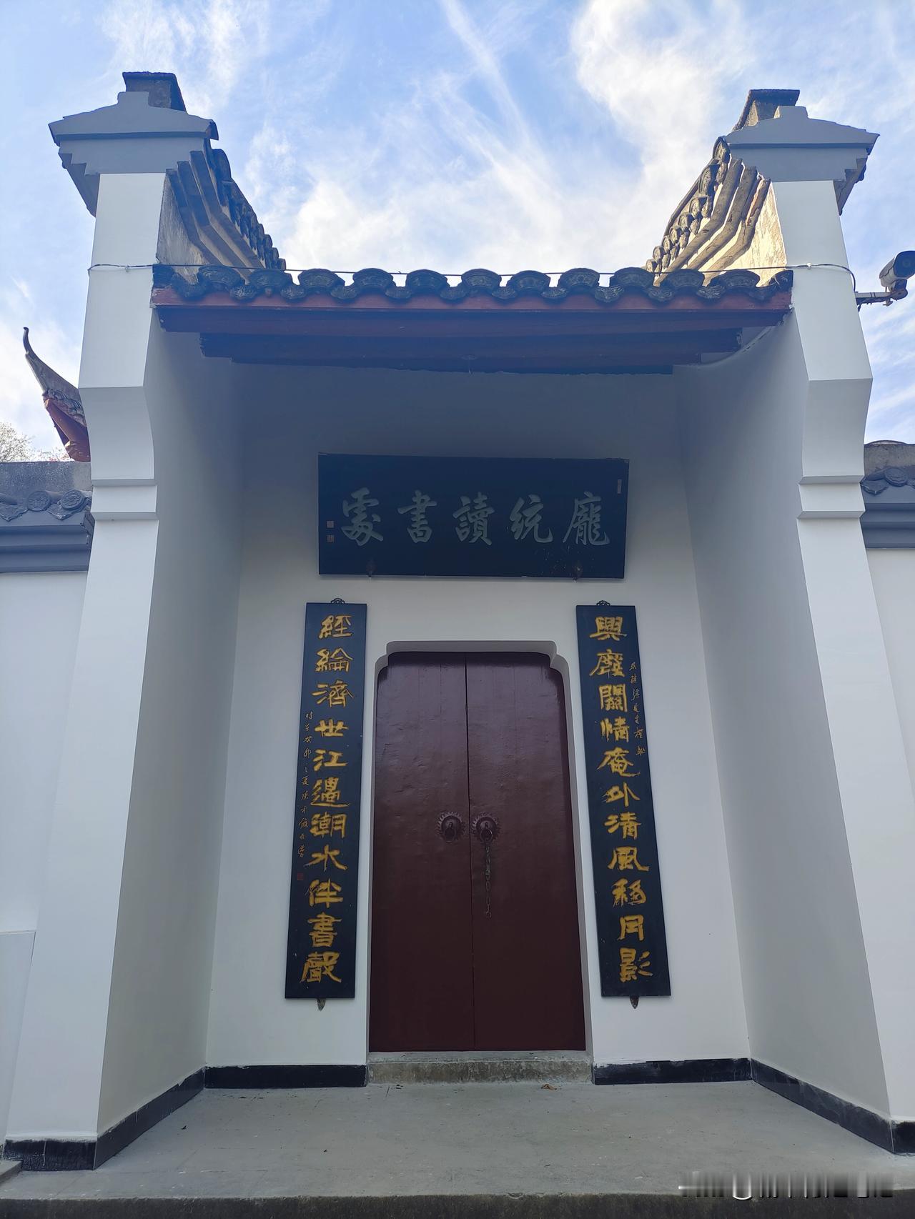 鄂州西山庵，几乎无游人到此参观。从三国遗踪穿山，或从武昌大道绕行，皆可到达。西山