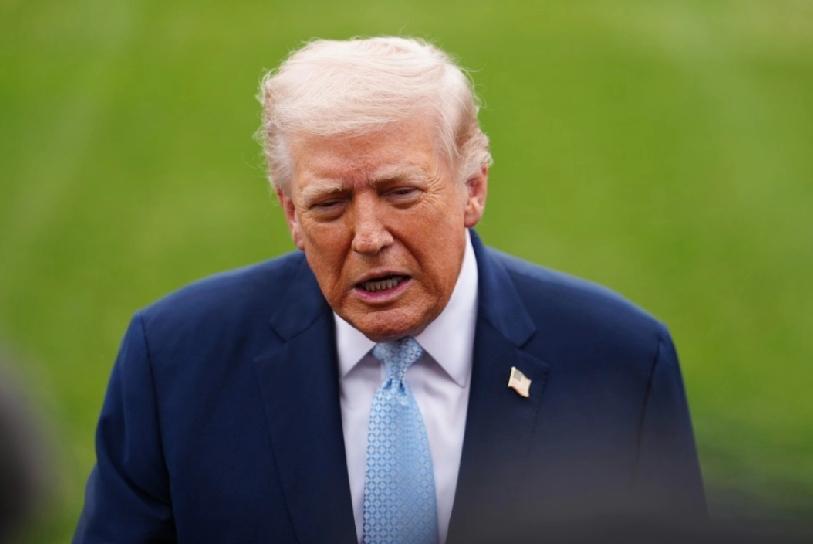 美国总统特朗普再批北约纸老虎「认真考虑退出」 讽英国「没海军」：太老了。
北约组