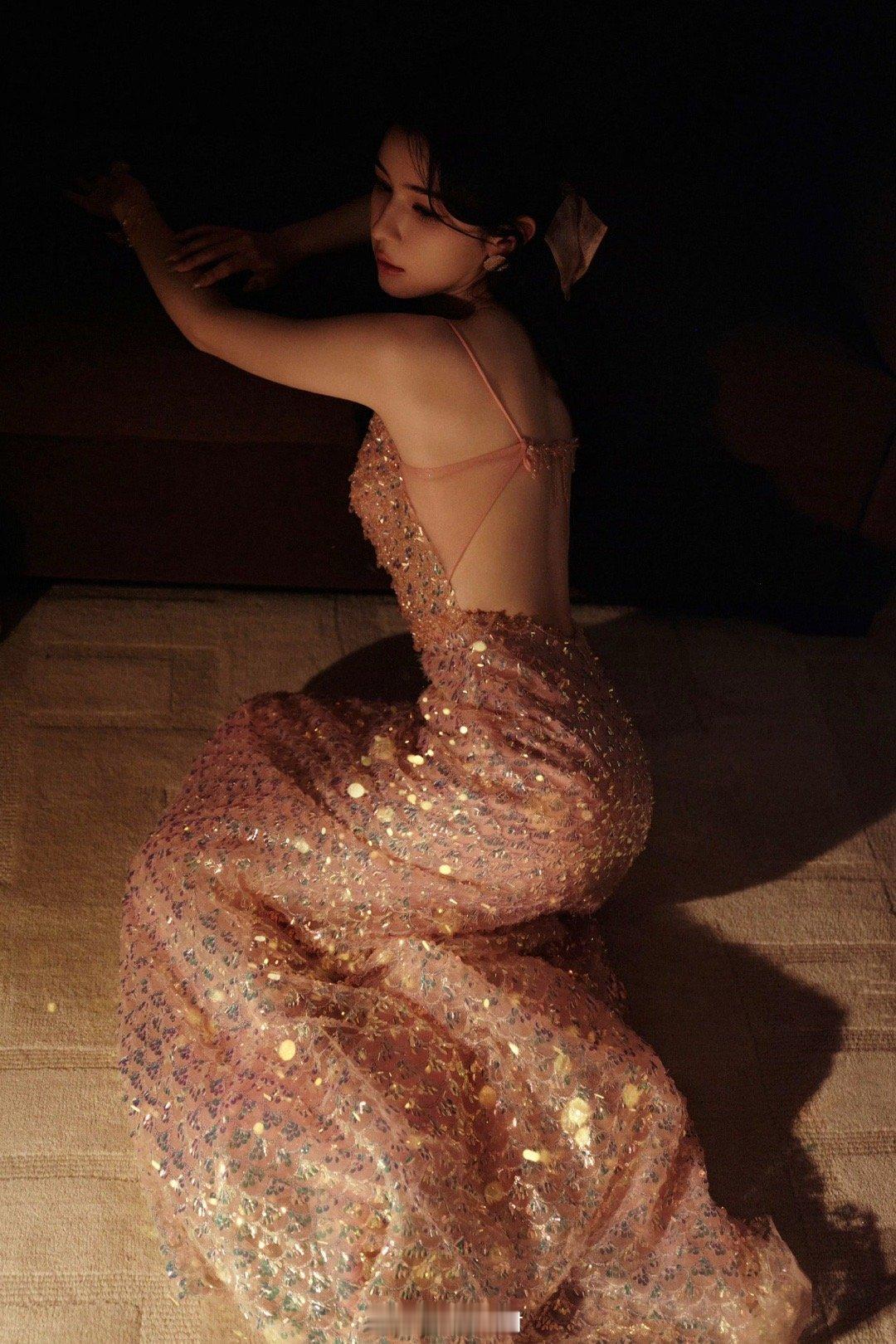 哈妮克孜喜欢裸足 