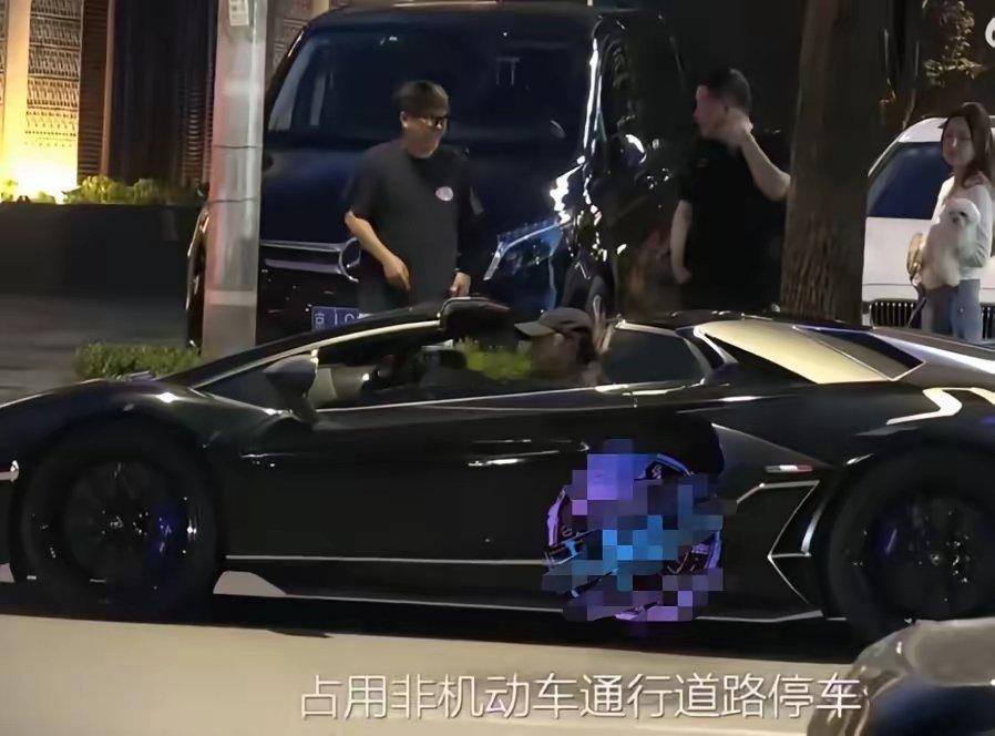 黄子韬被警方通报了！6月19日，北京交警发布通报，称接到群众举报，黄子韬开着兰博