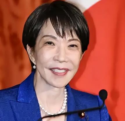 第一岛链出现反常一幕，解放军百艘舰船集结，高市早苗还在硬撑

近期第一岛链周边海