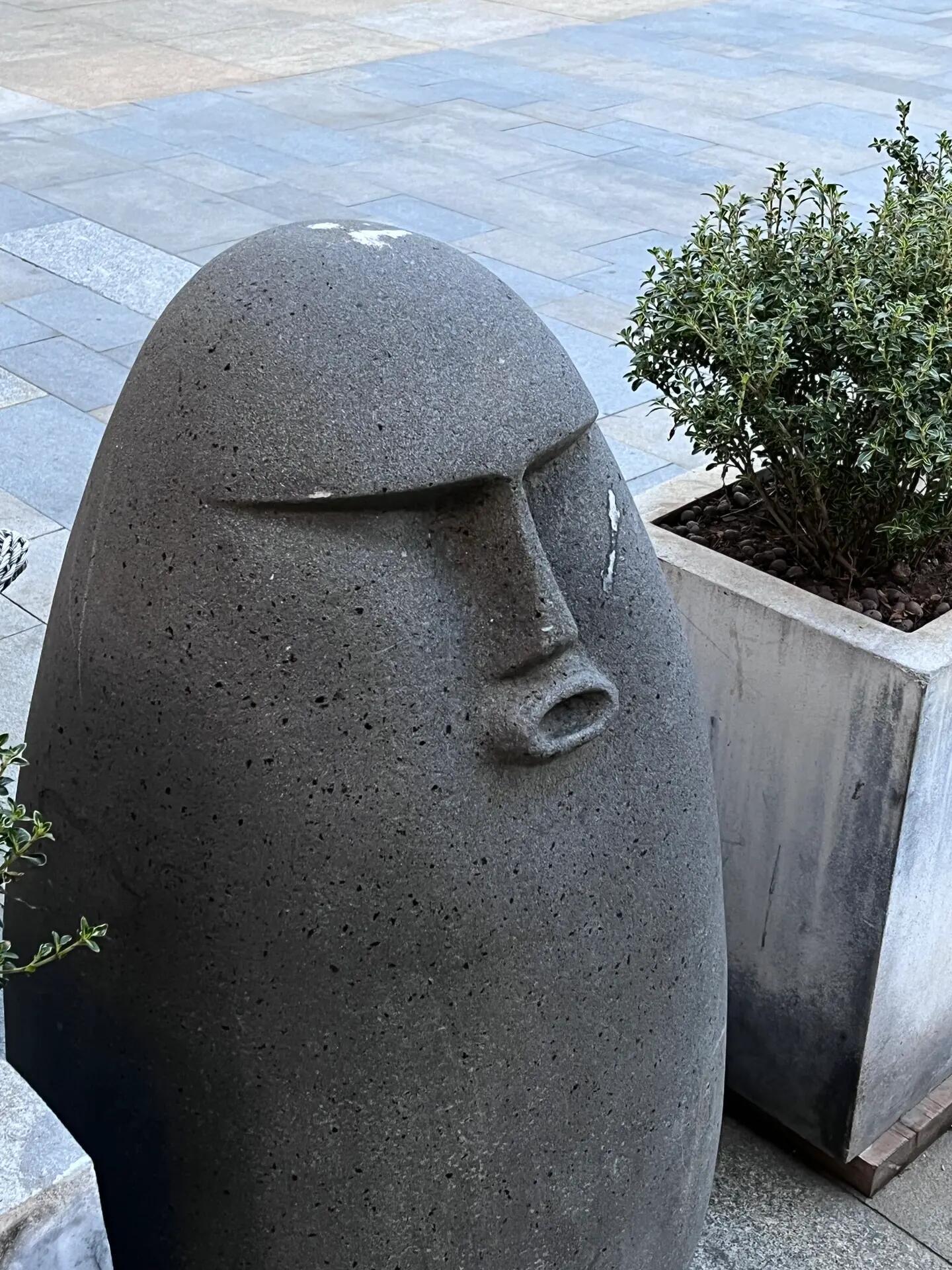 每次路过都想亲两口石墩子嘬嘬嘬嘬 