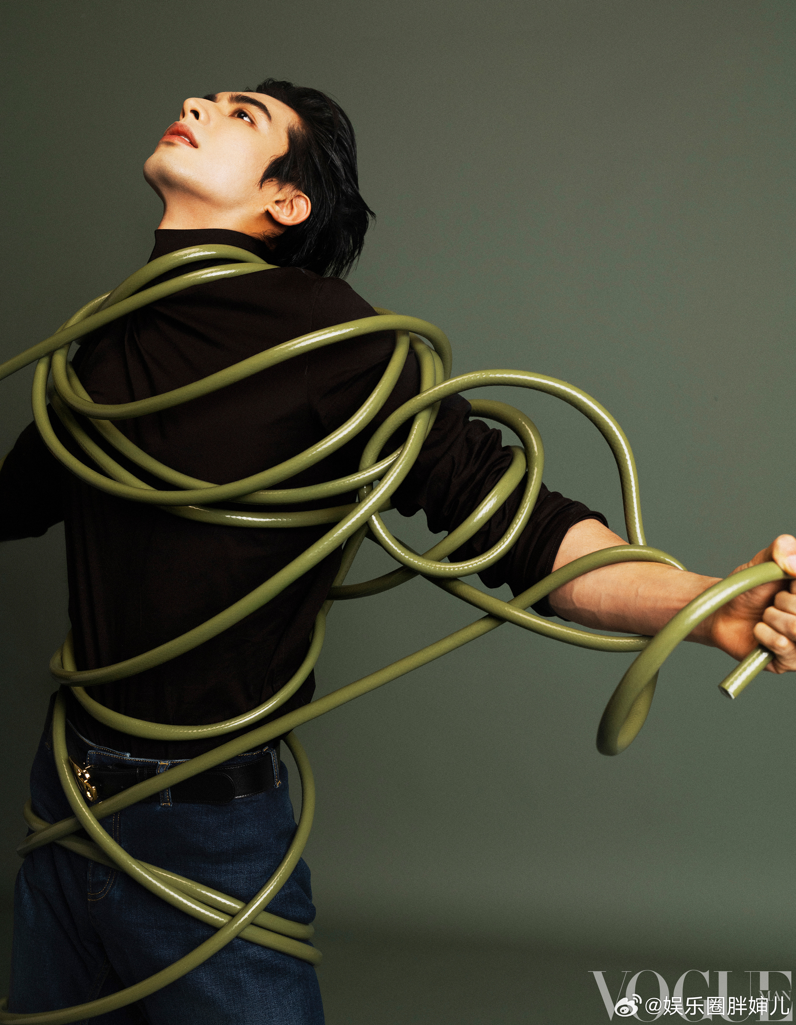 VOGUEMAN宋威龙三月刊封面 🔥 宋威龙湿发造型救命啊！从少林寺出来的男人