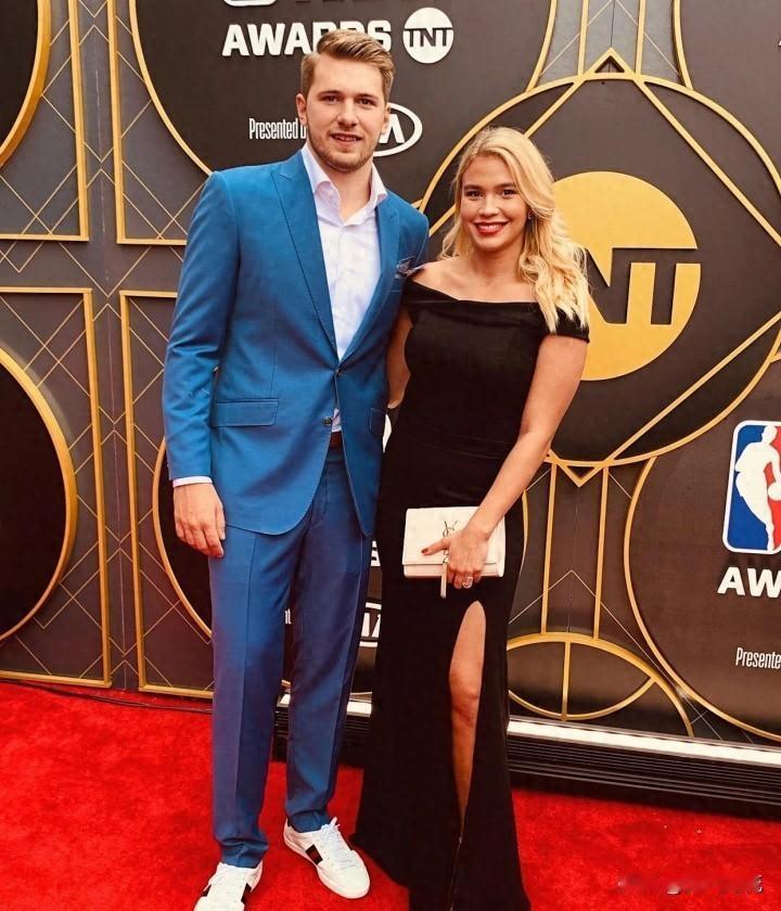 东契奇缺席比赛迎新宝宝，球队连缺两场遇难题，孩子出生会改变NBA？
湖人队明天要