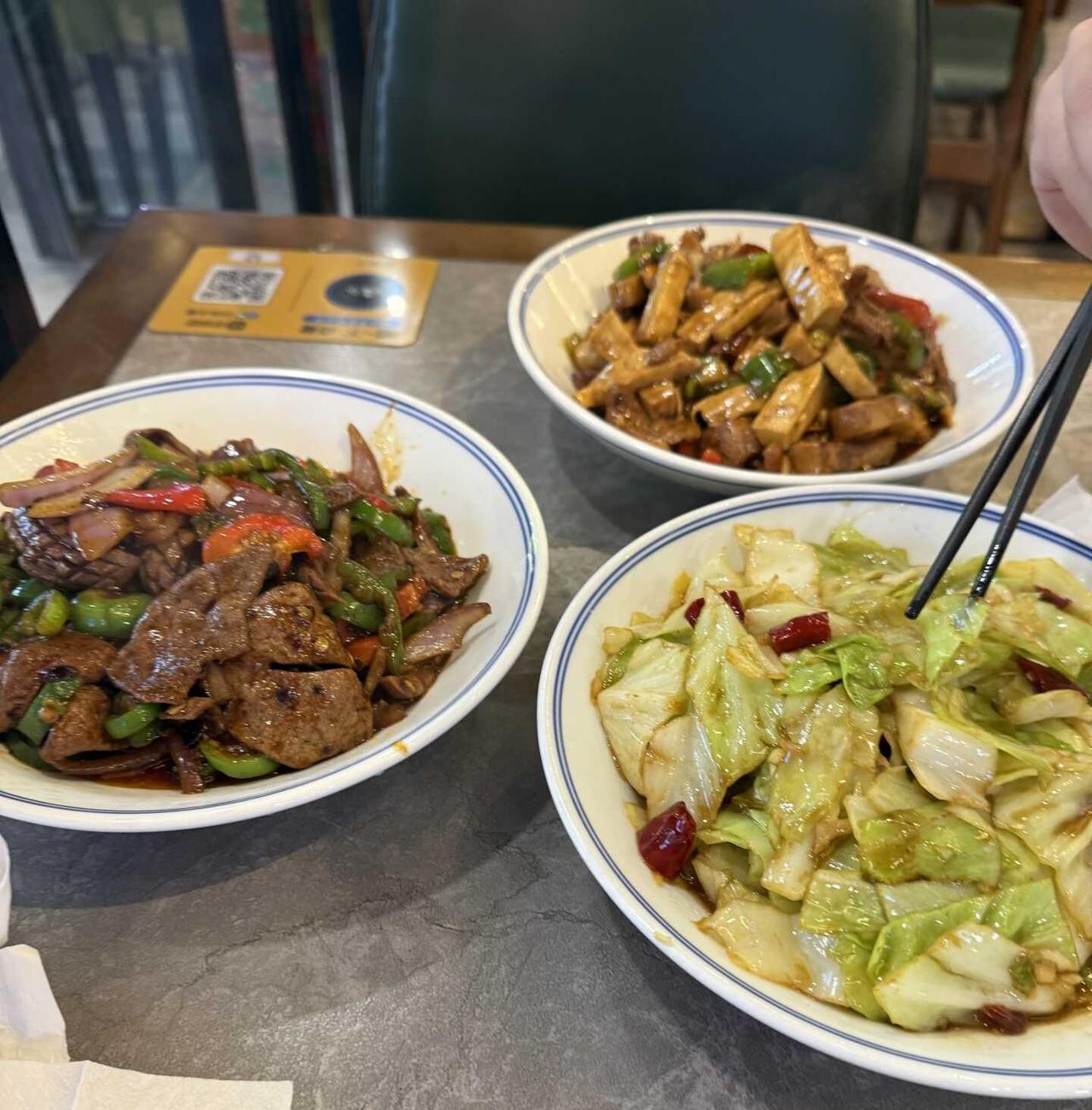 大学城南北亭干饭
湘菜馆+家常菜+东北菜
	
🌶️一品湘菜馆（南亭）
明火现炒