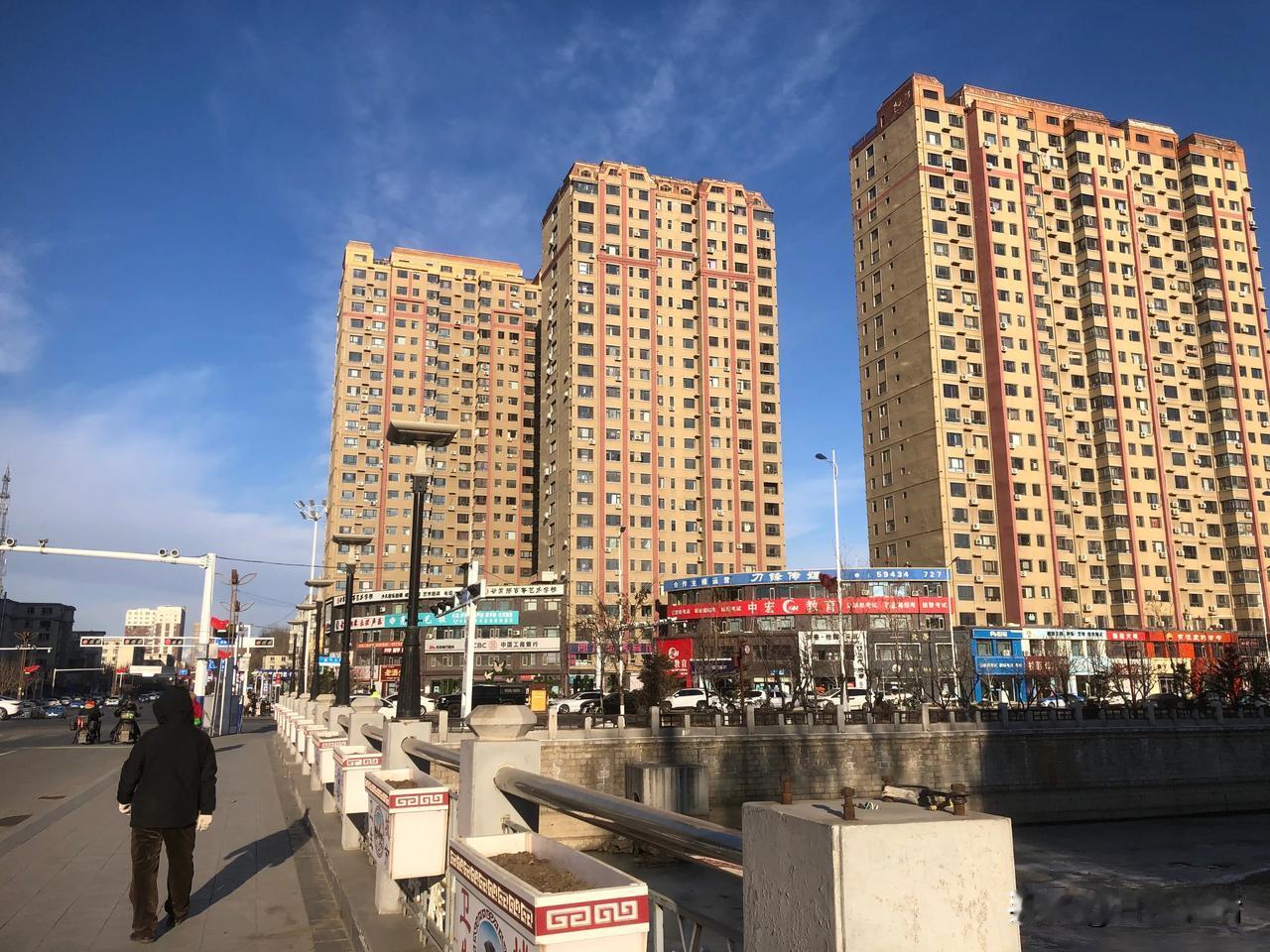 但仍然挡不住那些体育爱好者户外锻炼的脚步。
