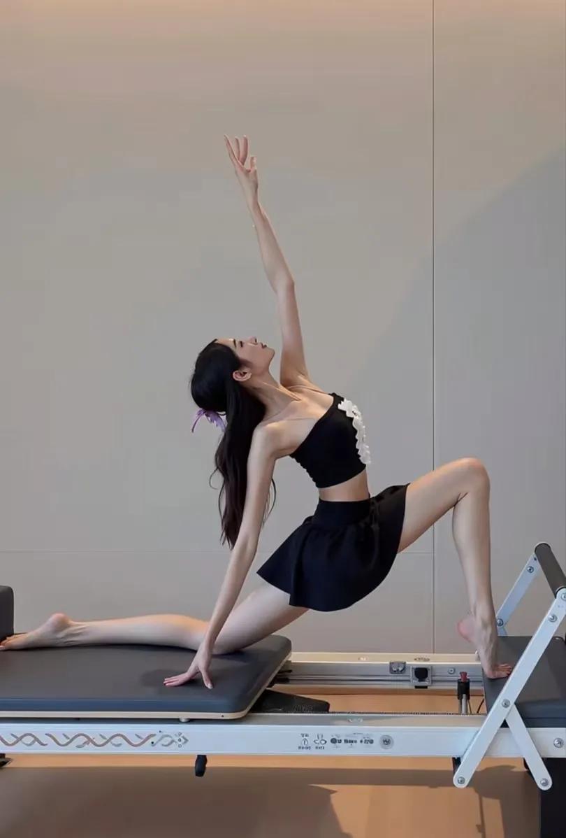 瑜伽修炼做体式,在修炼什么? 想那么多干嘛呢？干就完了......