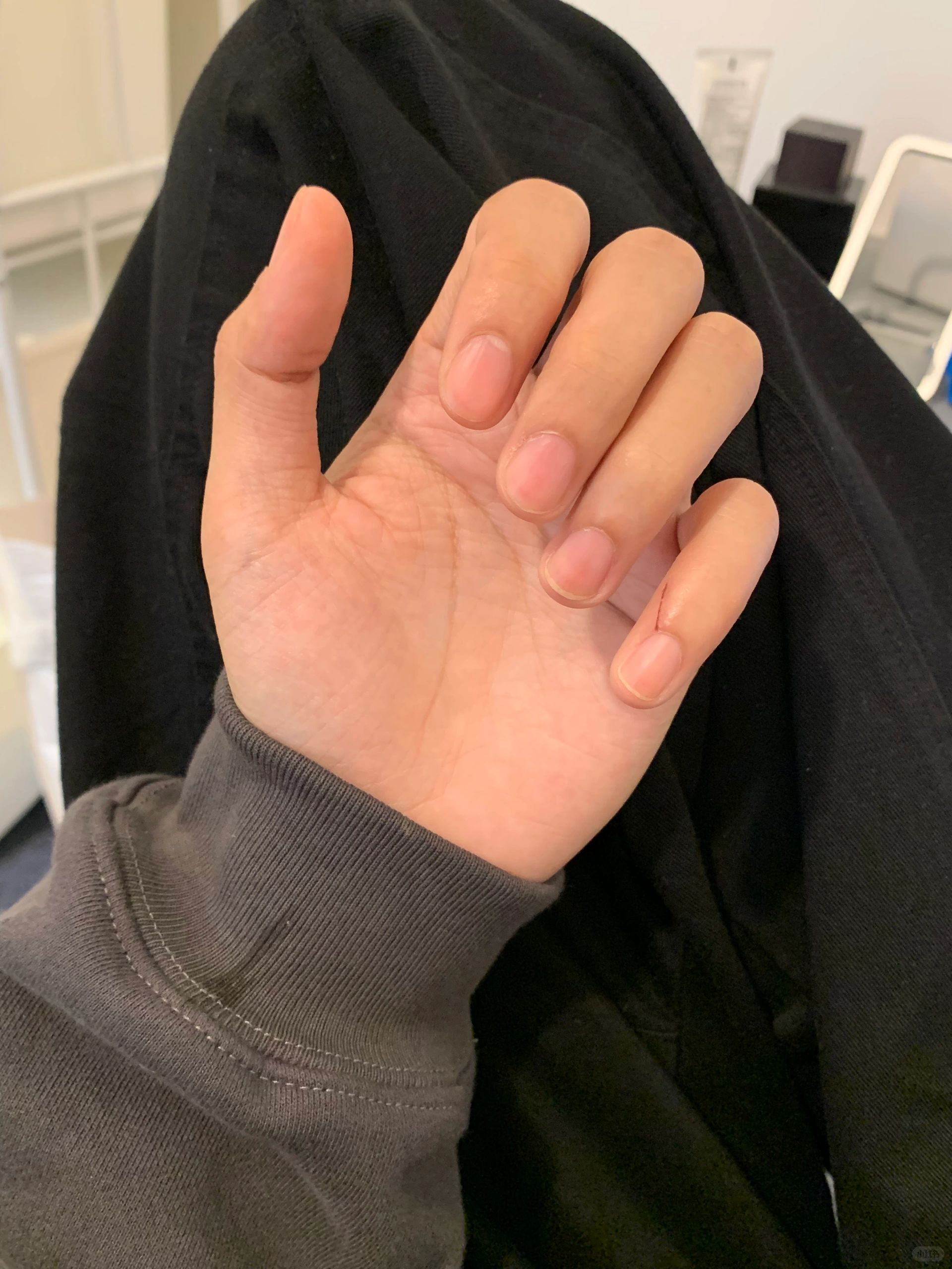 男大学生周末一个人在房间偷偷
