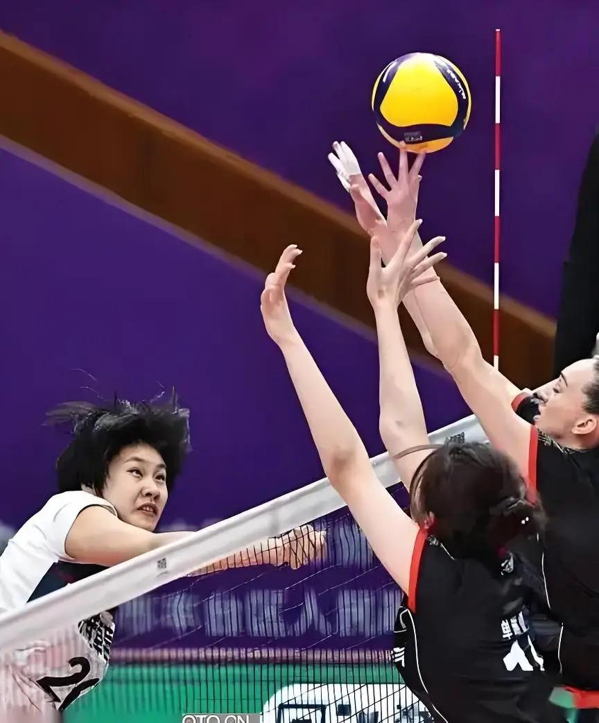 辽宁女排杜秋爽发文退出！远赴日本寻求机会。
 
06年小将杜秋爽，身高1米95（