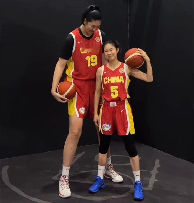 据央视网消息，北京时间明晚20:15分中国女篮将迎战本届世界杯小组首个对手〔目前