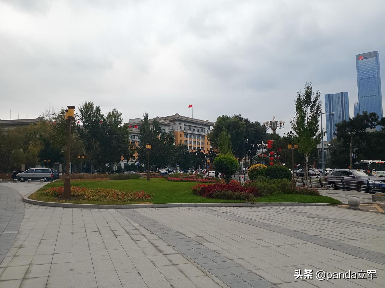 交采暖费
上午还是晴天，中午过后天就阴了，本打算下午去长春儿童公园看菊花，算了，