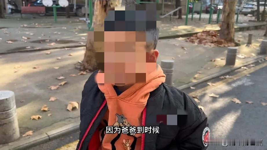 老干妈们都惊呆了，前两天直播时还对前夫恨得咬牙切齿，今天的视频中却“爸爸，爸爸”