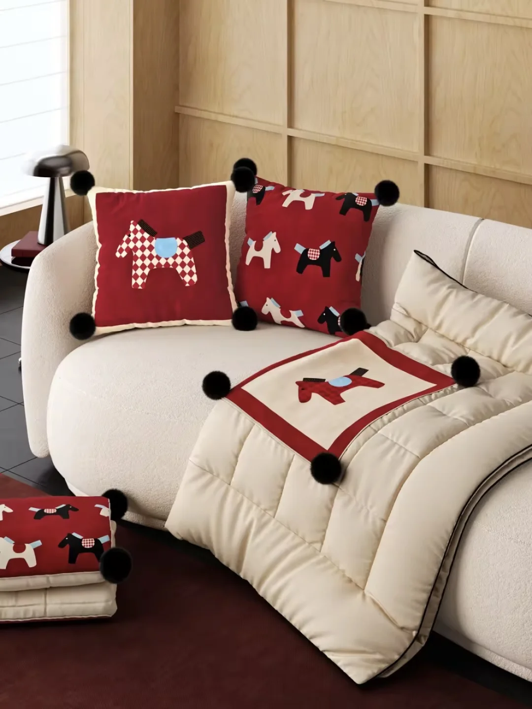 小马抱枕被🧧为客厅添一抹新春暖意